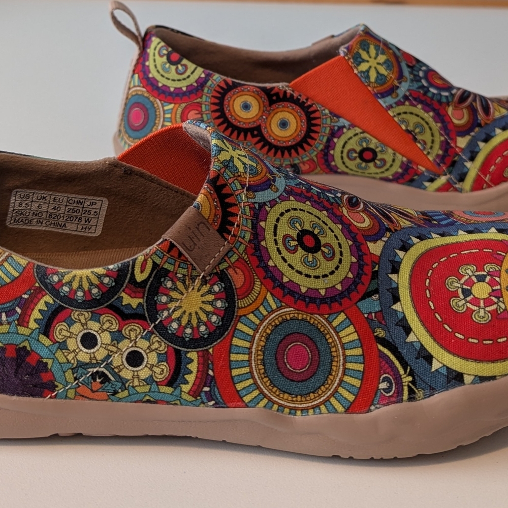 UIN Red and Orange Artistic Sneakers